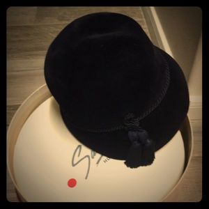 Vintage women’s hat by Sakowitz with original box